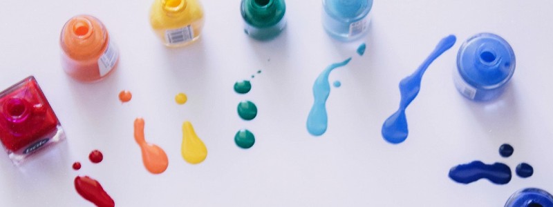 photo d'une femme aux ongles manucurés